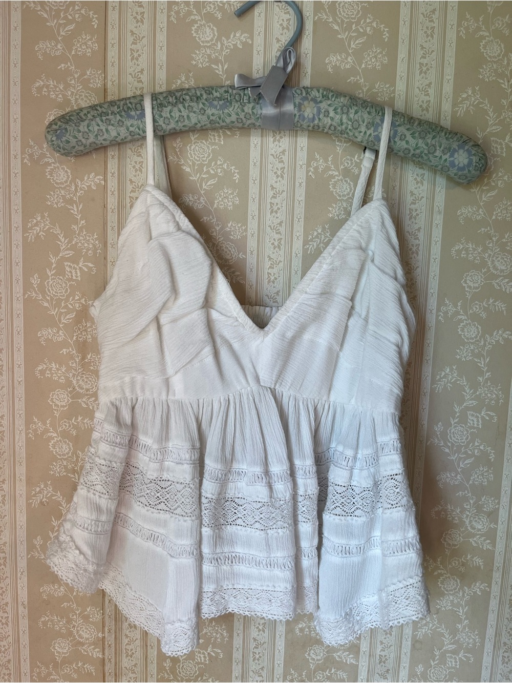 Hollister White Lace Babydoll Cami Tank Top Boho Tiered Flowy - Women’s Size S